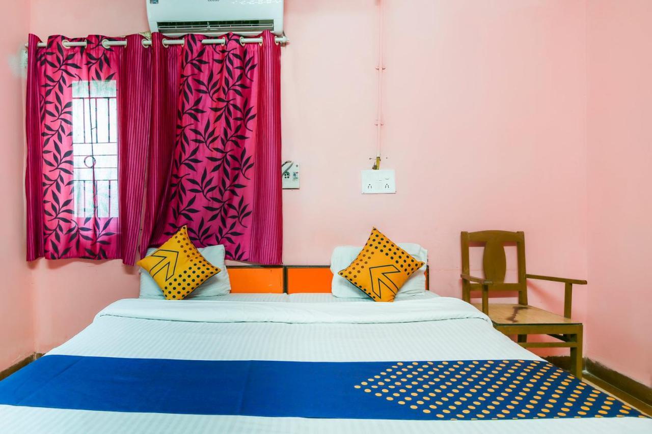 Spot On 67211 Hotel Gokul Daman Exterior foto