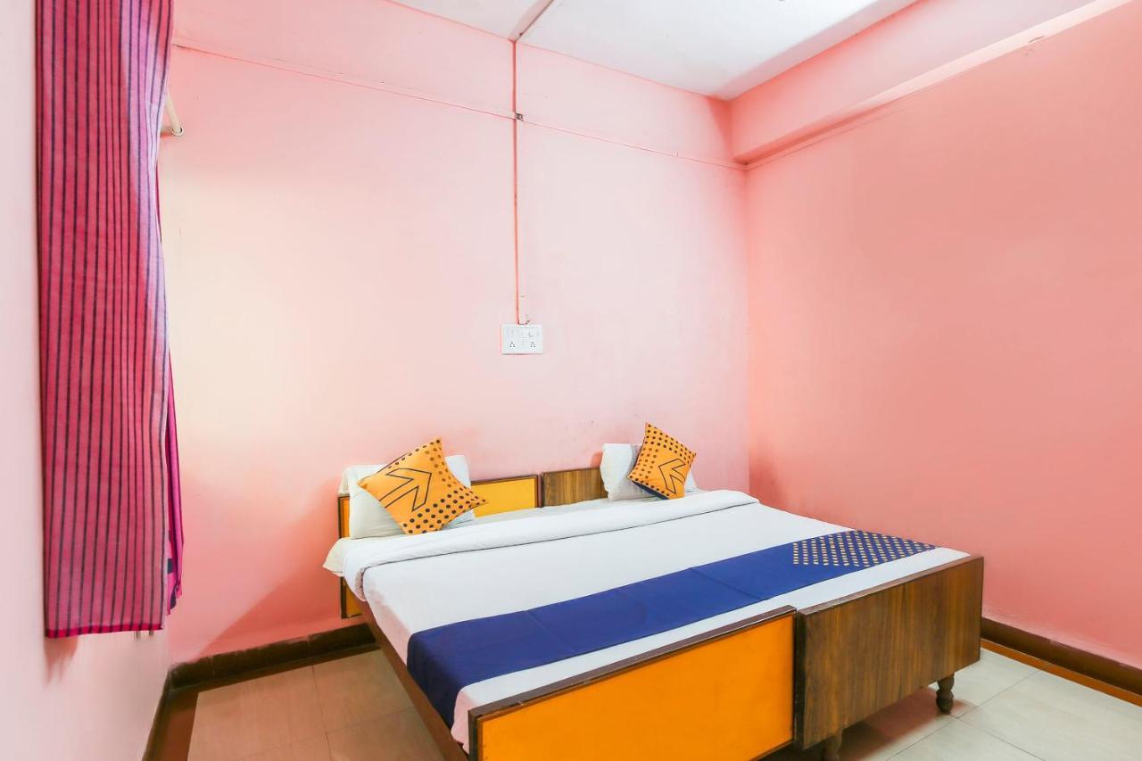 Spot On 67211 Hotel Gokul Daman Exterior foto